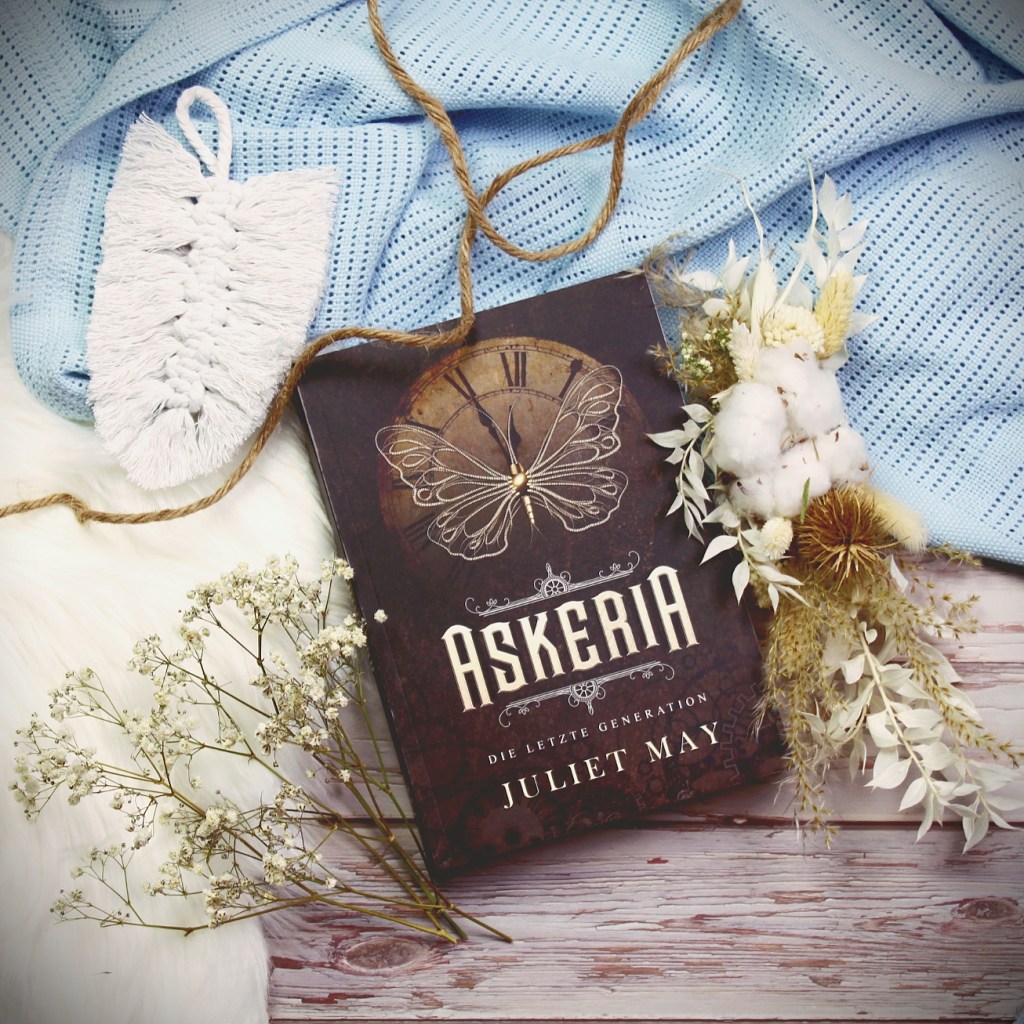 Titel: Askeria – Die letzte Generation

Autor: Juliet May
Seiten: 552
Genre: Fantasy
Verlag: Selfpublished
Format: Buch
Preis: 14,99€
